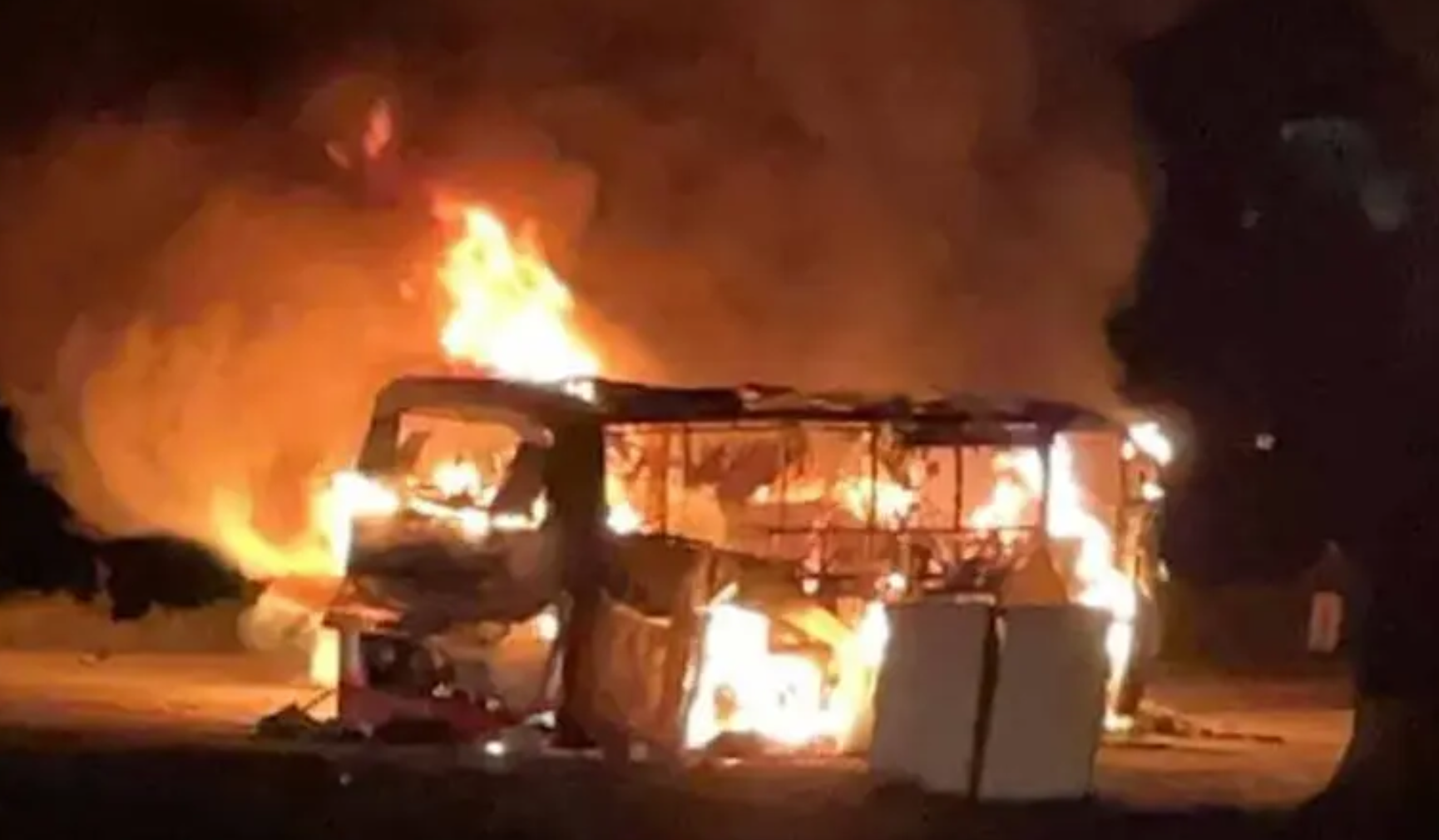 Autobús se incendia entre los límites de Coahuila y Nuevo León; viajaban peregrinos